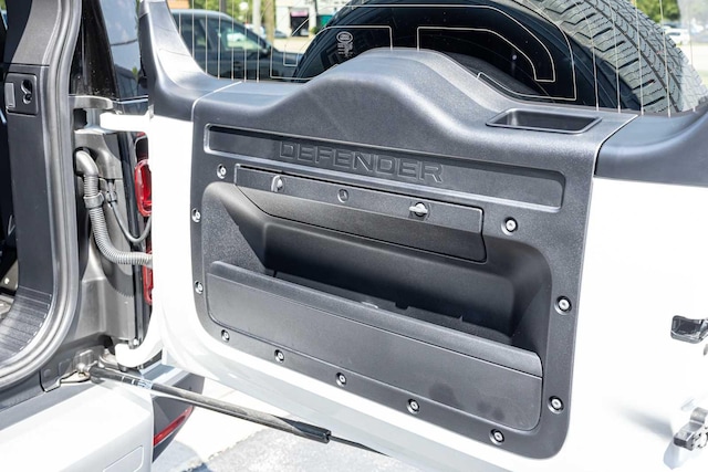 2025 Land Rover Defender S - Photo 38
