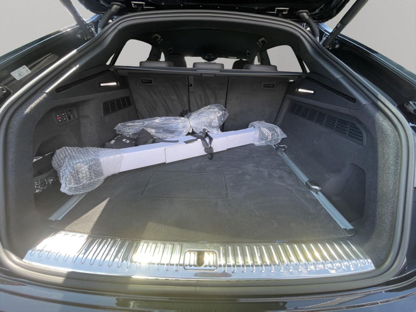 Image about Audi Q8 SUV TFSI e 55 TFSI e quattro tiptronic