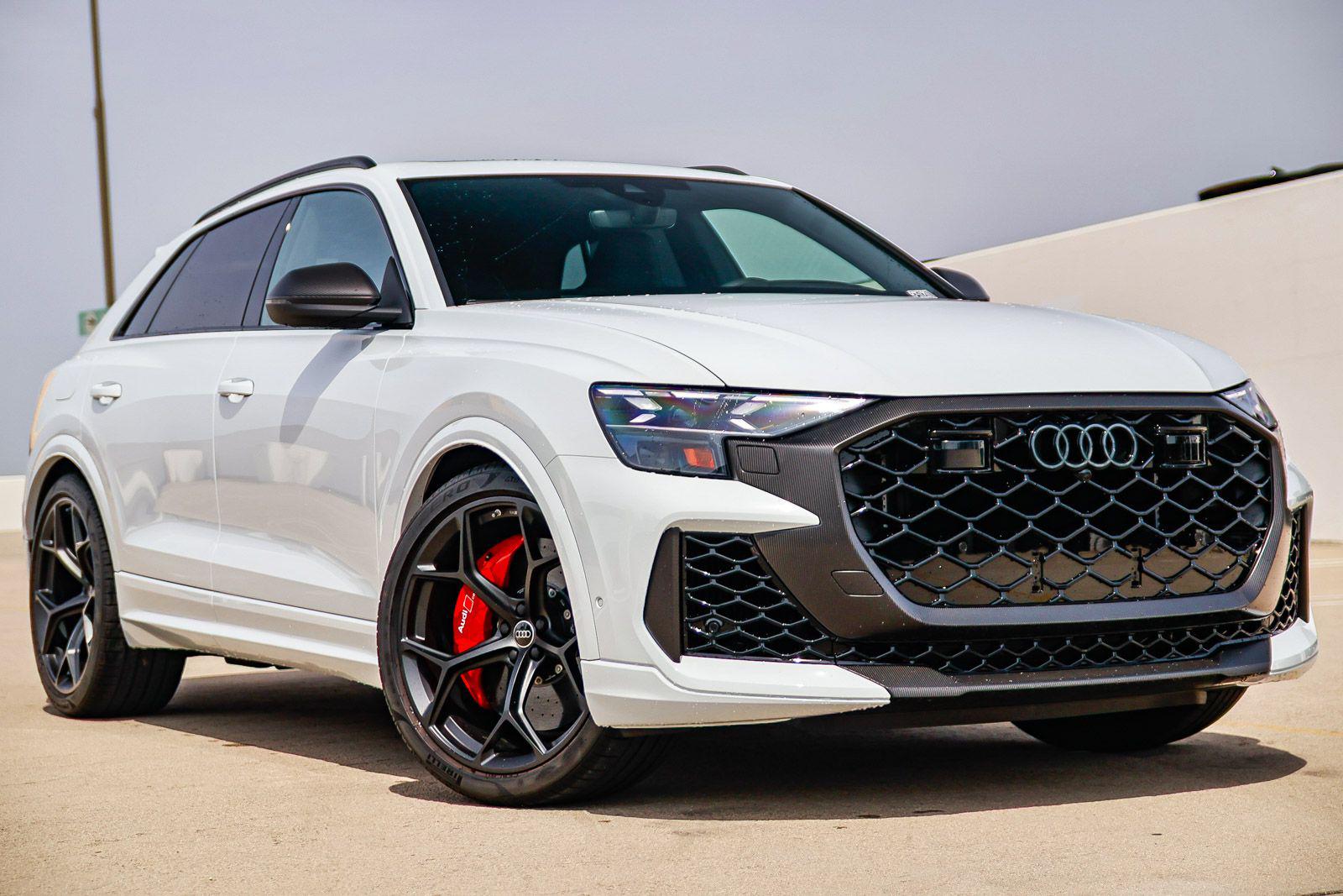 2025 Audi RS Q8 -'s photo