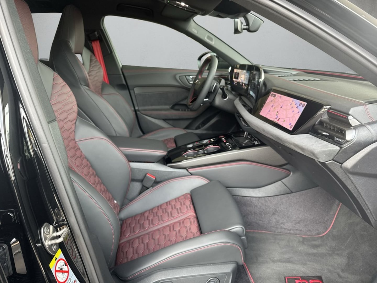 Bild über Audi RS 5 Limousine TFSI quattro 470 kW tiptronic - für weitere Informationen kontaktieren Sie den Audi Partner