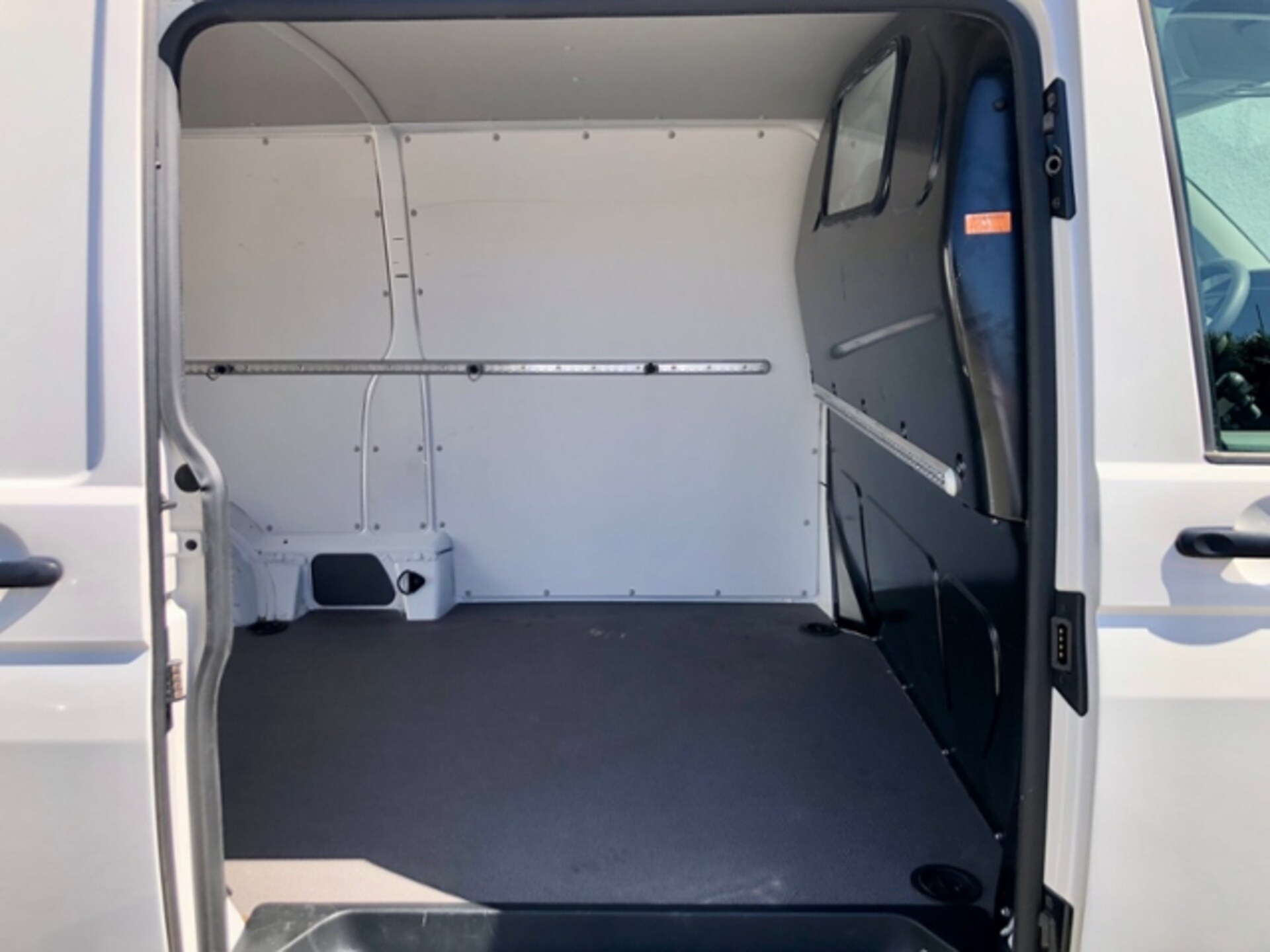 Volkswagen T6.1 Transporter Kasten langer Radstand