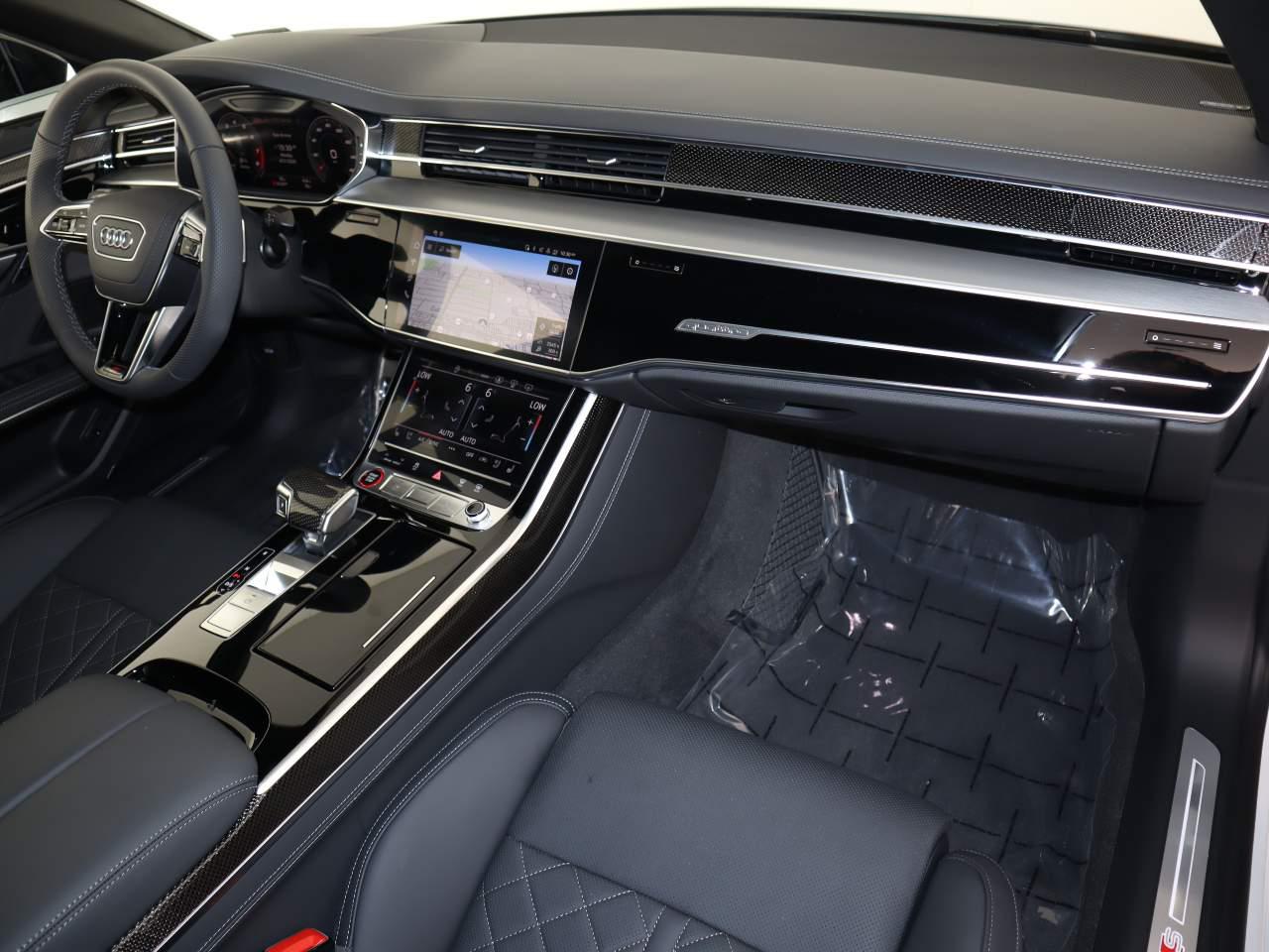 2025 Audi S8 Base - Photo 13