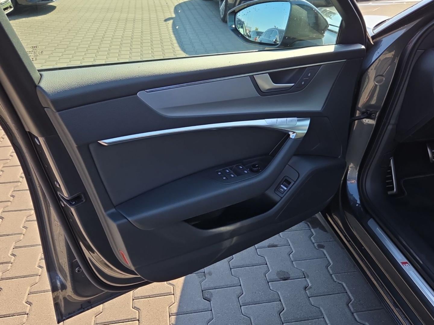 Bild über Audi S6 Avant TDI quattro tiptronic - für weitere Informationen kontaktieren Sie den Audi Partner