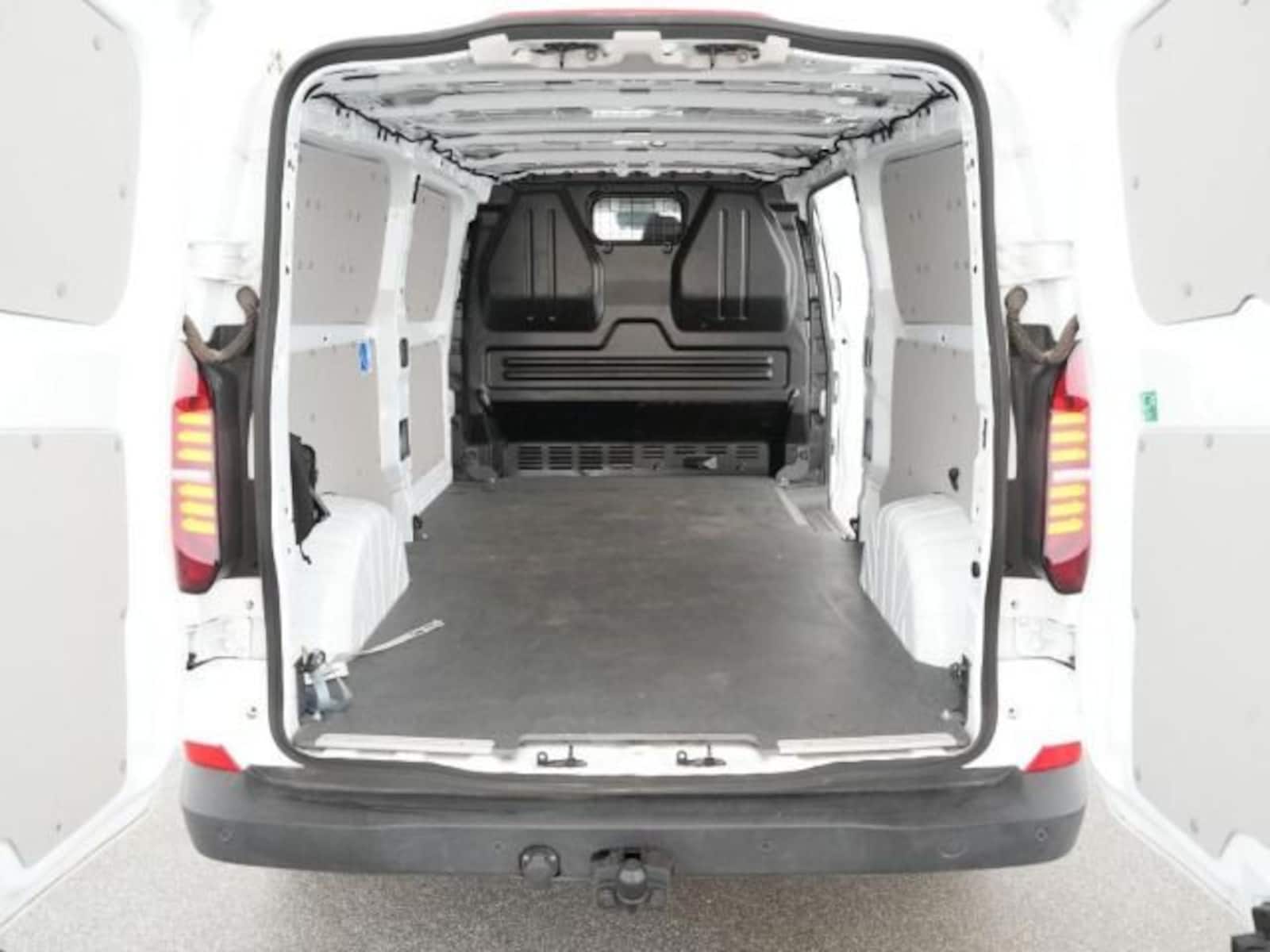 Volkswagen Transporter Kasten langer Radstand – Bild 6