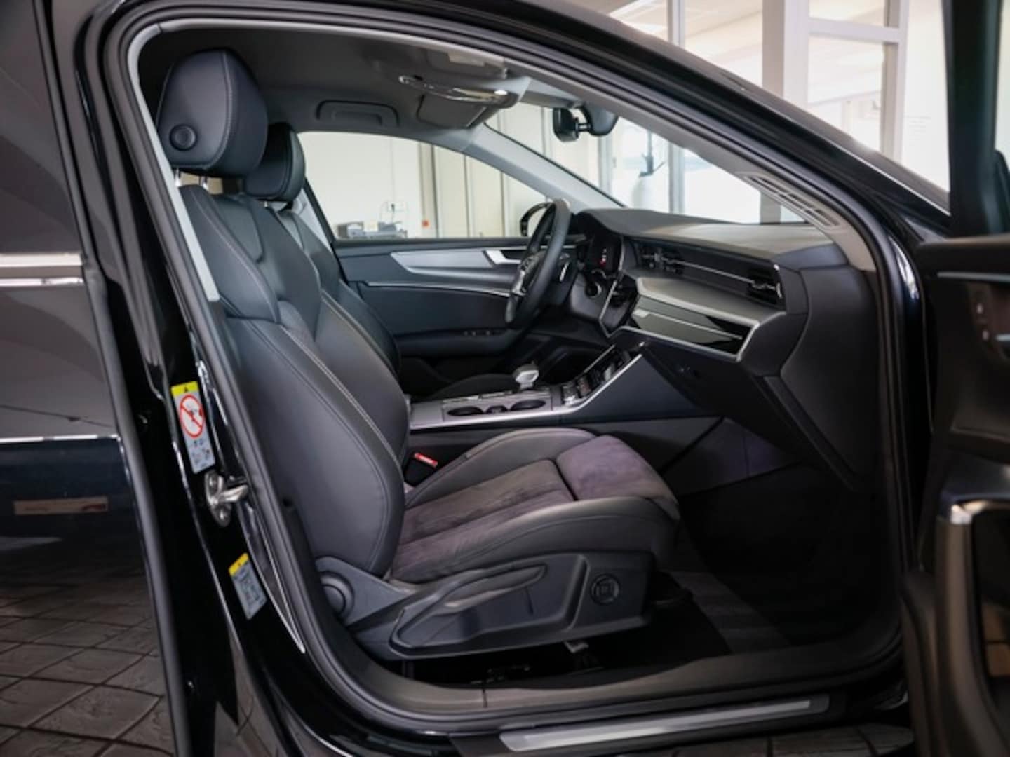 Bild über Audi A6 Avant TFSI e advanced 50 TFSI e quattro S tronic - für weitere Informationen kontaktieren Sie den Audi Partner