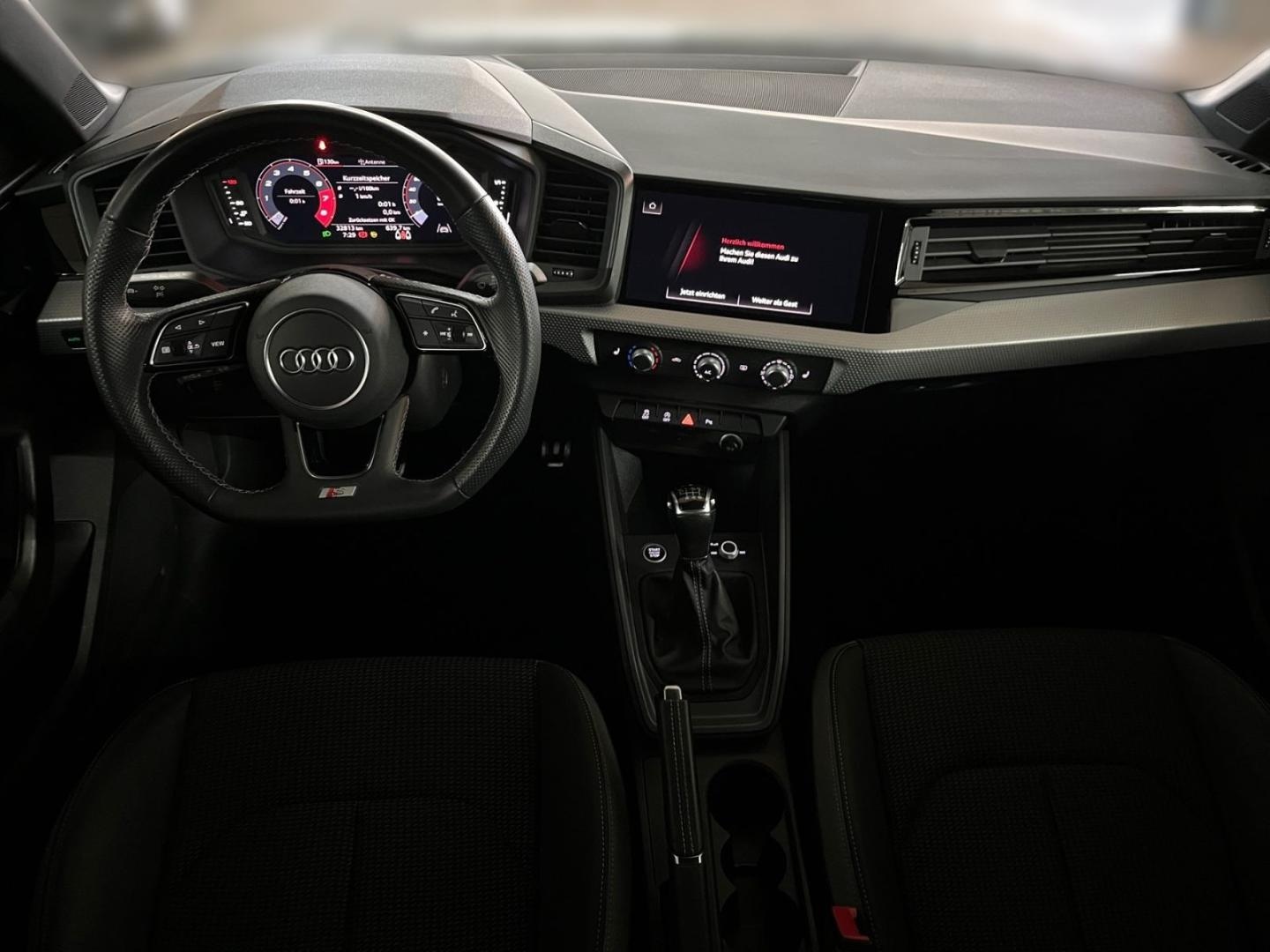 Bild über Audi A1 Sportback S line 30 TFSI Schaltgetriebe - für weitere Informationen kontaktieren Sie den Audi Partner