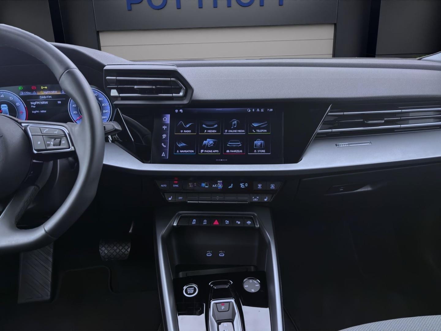 Bild über Audi A3 Limousine S line 30 TFSI S tronic - für weitere Informationen kontaktieren Sie den Audi Partner