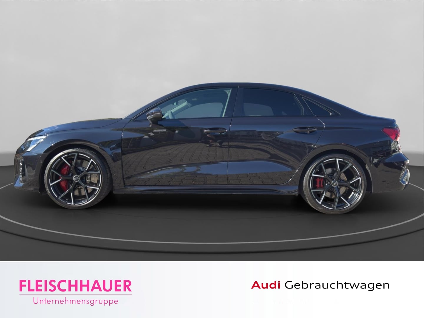 Bild über Audi RS 3 Limousine TFSI quattro S tronic - für weitere Informationen kontaktieren Sie den Audi Partner