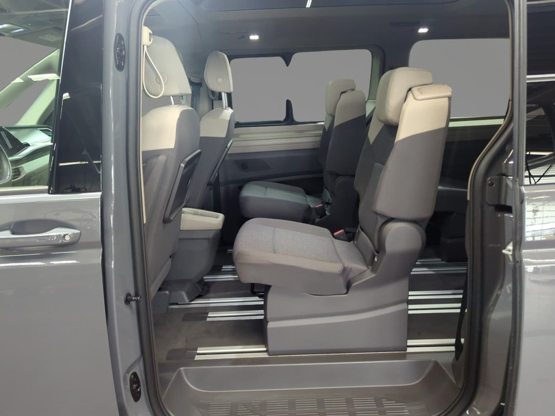 Volkswagen Multivan Langversion Basis-Modell