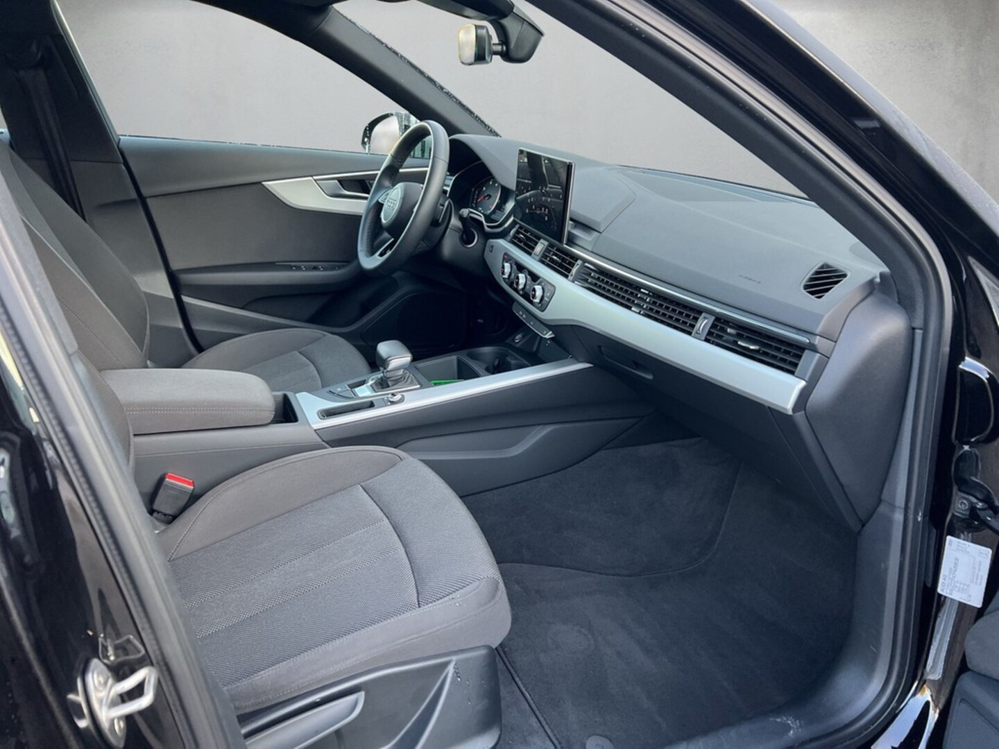 Bild über Audi A4 Avant 30 TDI S tronic - für weitere Informationen kontaktieren Sie den Audi Partner