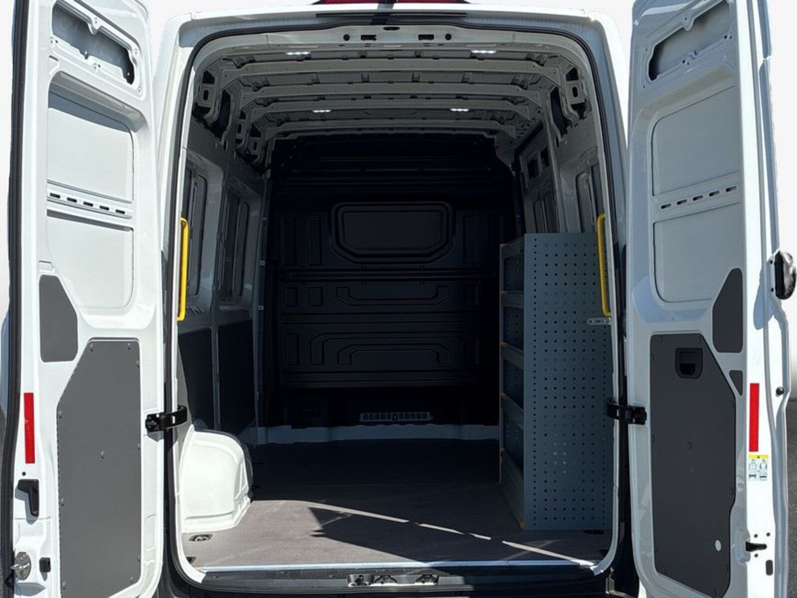 Volkswagen Crafter Kasten mittlerer Radstand – Bild 8