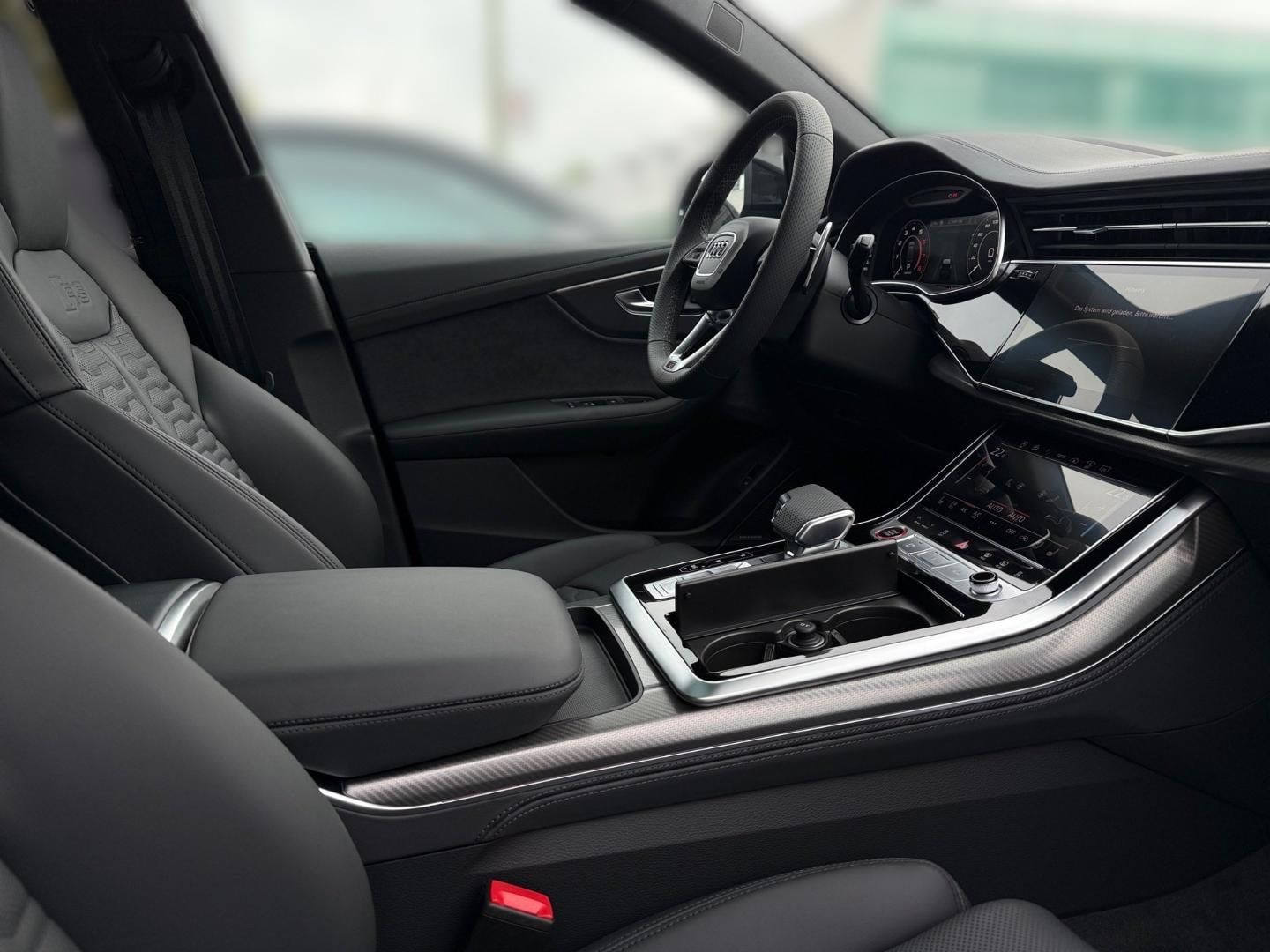 Bild über Audi RS Q8 SUV TFSI quattro 441 kW tiptronic - für weitere Informationen kontaktieren Sie den Audi Partner