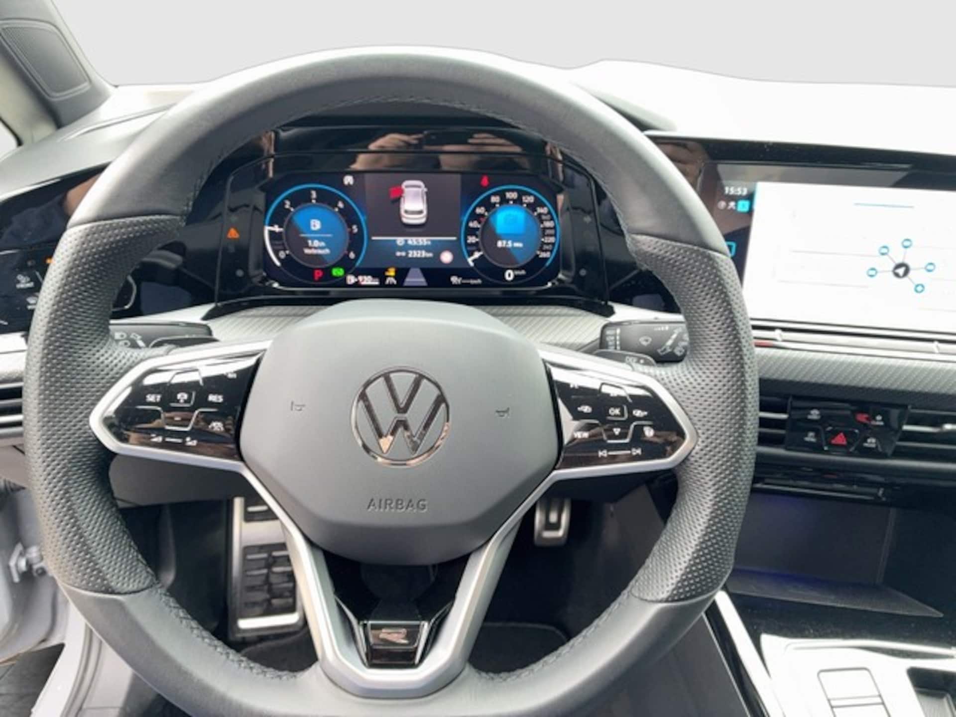 Volkswagen Golf R-Line