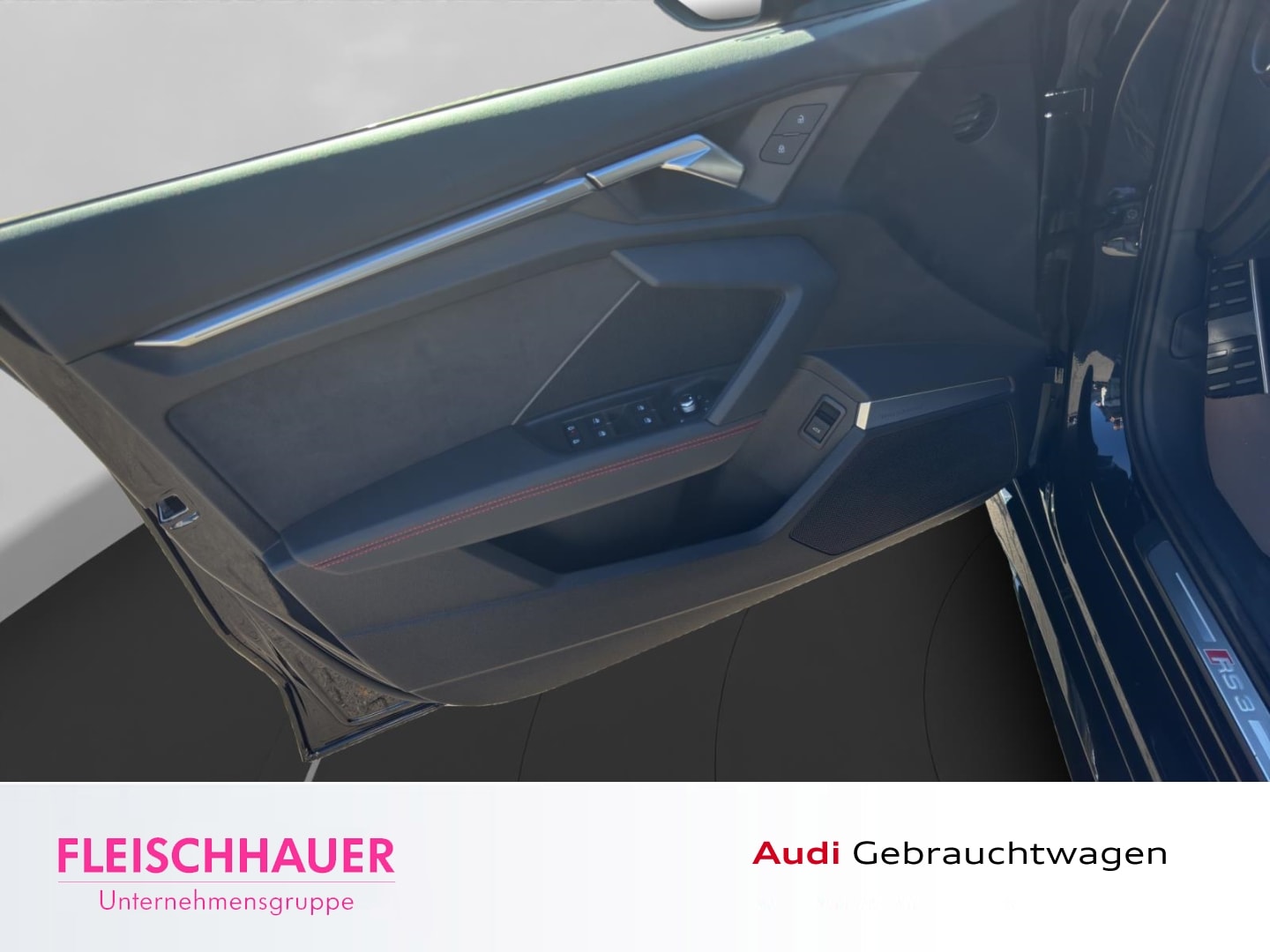 Bild über Audi RS 3 Limousine TFSI quattro S tronic - für weitere Informationen kontaktieren Sie den Audi Partner