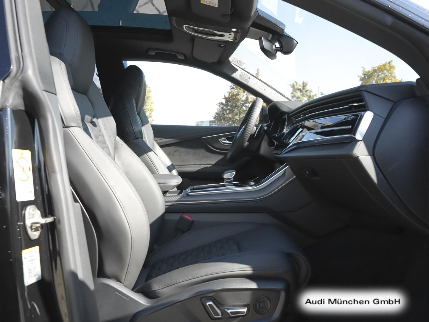Bild über Audi RS Q8 TFSI quattro tiptronic - für weitere Informationen kontaktieren Sie den Audi Partner