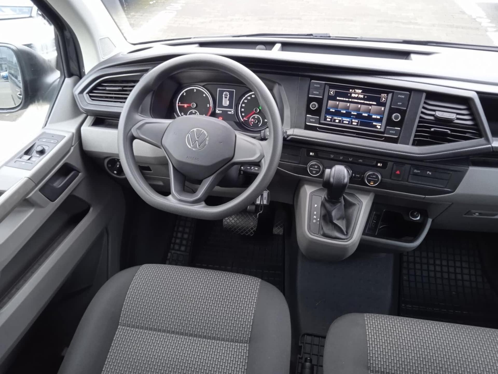 Volkswagen Caravelle 6.1 długi roztaw osi S