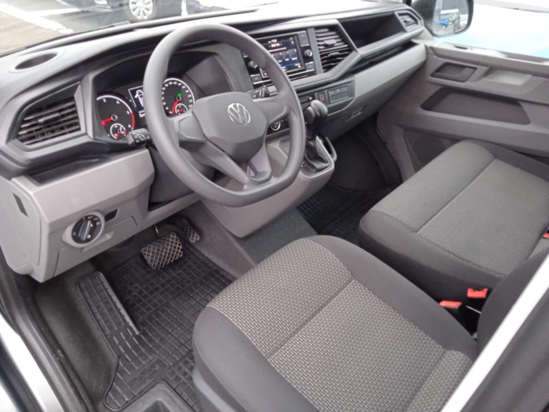 Volkswagen Caravelle 6.1 długi roztaw osi S
