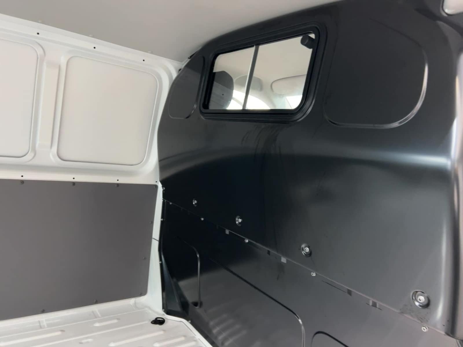 Volkswagen T6.1 Transporter Kasten langer Radstand – Bild 16