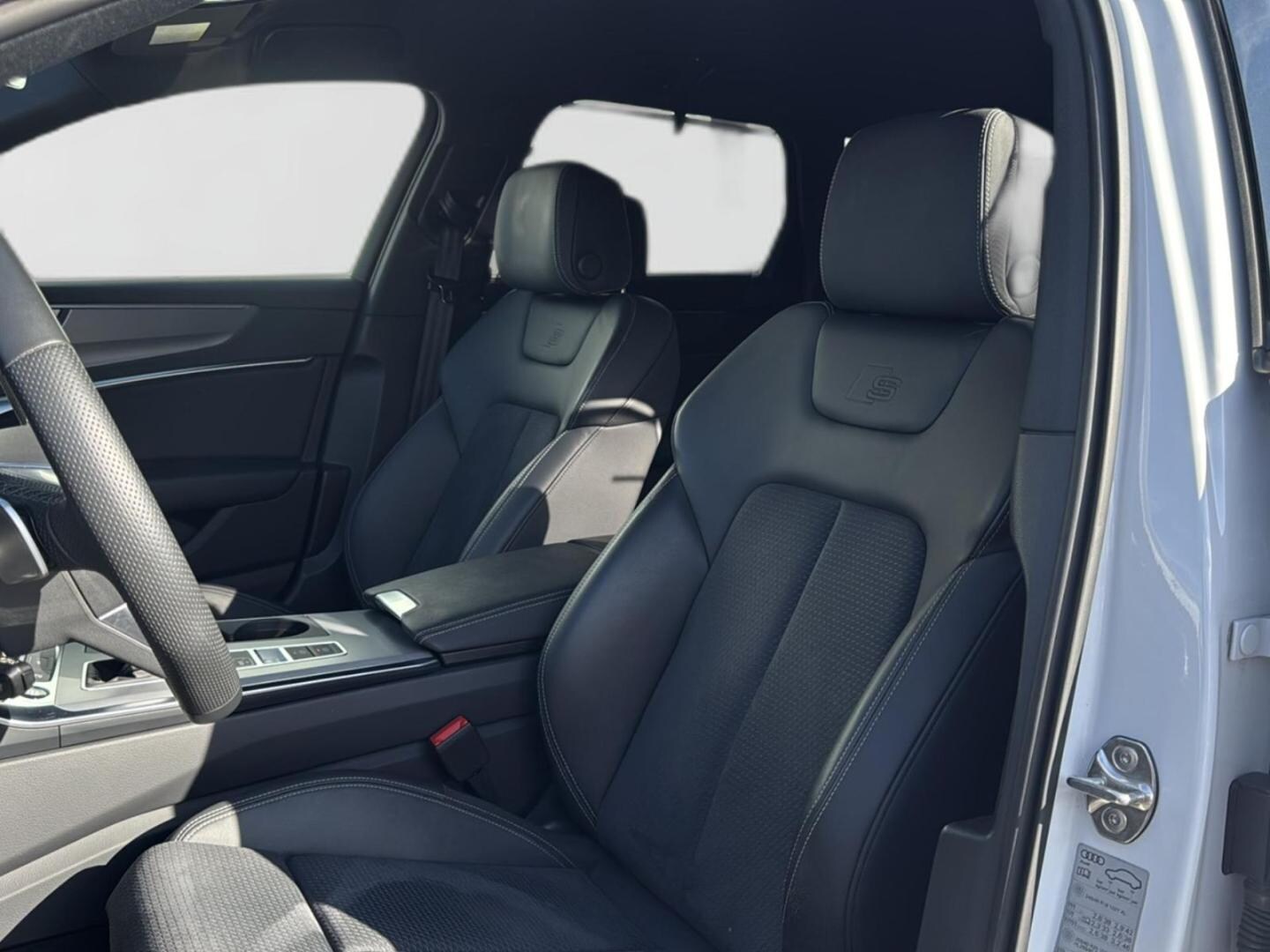 Bild über Audi A6 Avant TFSI e S line 55 TFSI e quattro S tronic - für weitere Informationen kontaktieren Sie den Audi Partner
