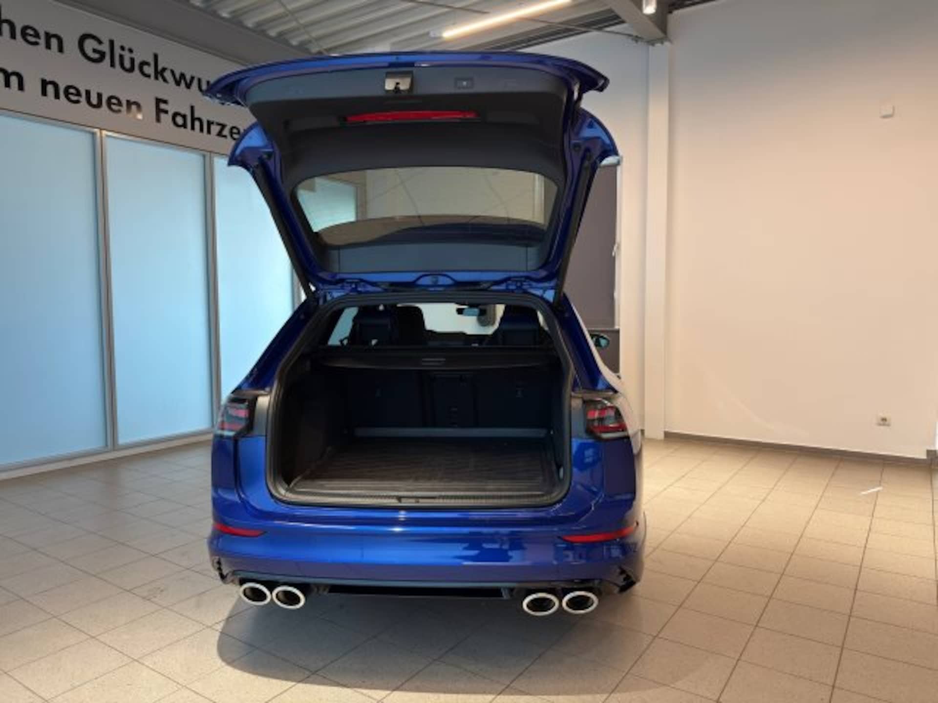 Volkswagen Golf Variant R