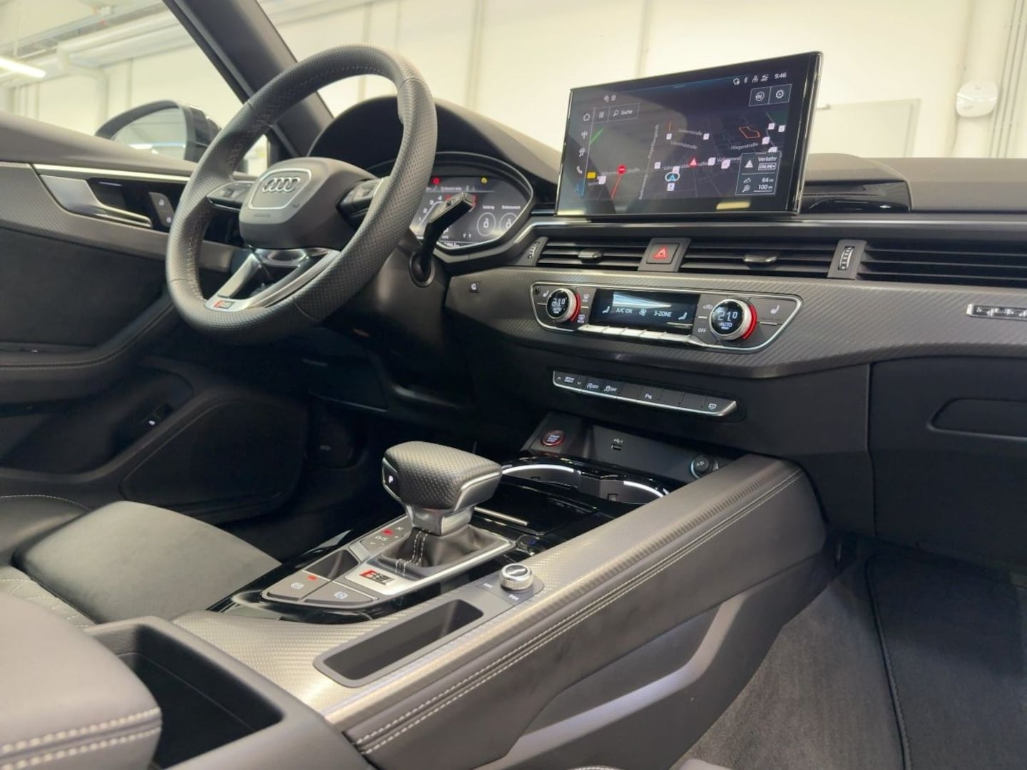 Bild über Audi RS 4 Avant TFSI quattro tiptronic - für weitere Informationen kontaktieren Sie den Audi Partner