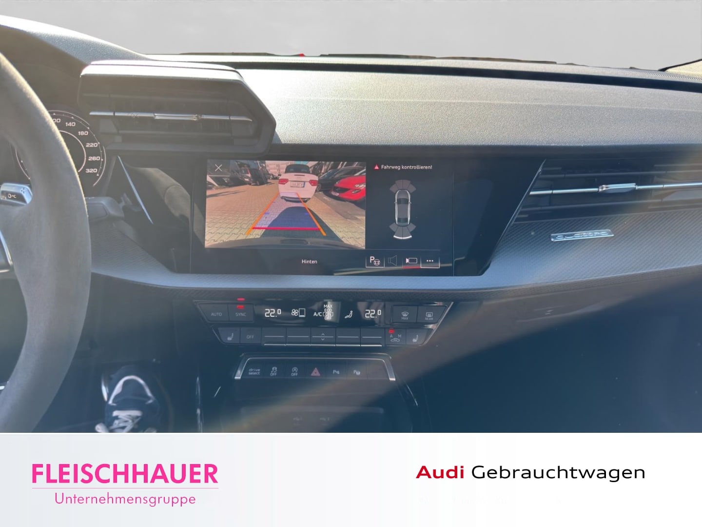 Bild über Audi RS 3 Limousine TFSI quattro S tronic - für weitere Informationen kontaktieren Sie den Audi Partner