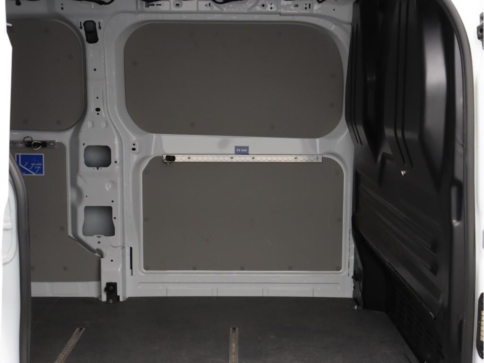 Volkswagen Transporter Kasten langer Radstand – Bild 9