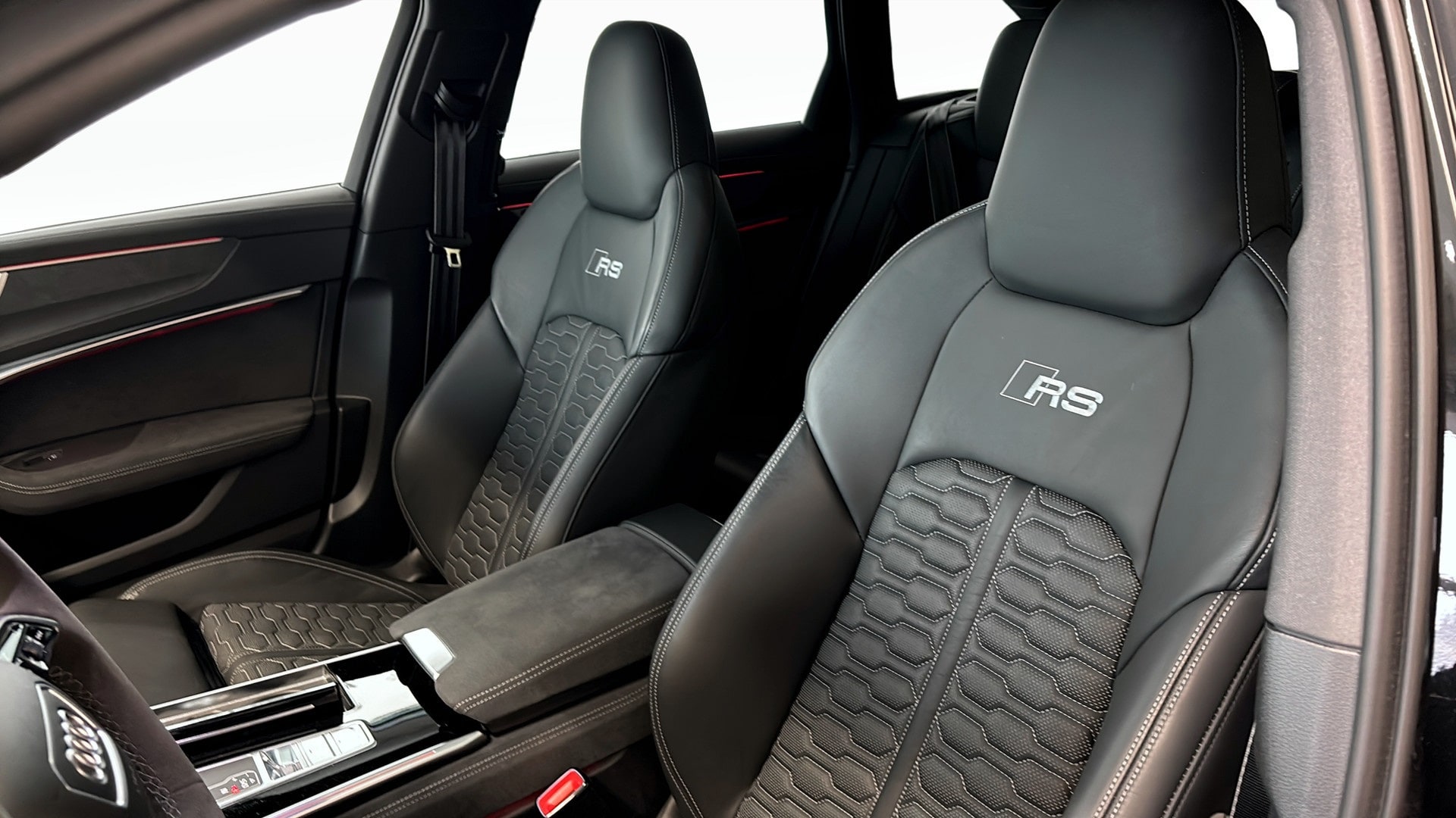 Bild som visar Audi RS 6 Avant RS 6 Avant performance 630 hk tiptronic - för mer information kontakta din Audi Partner