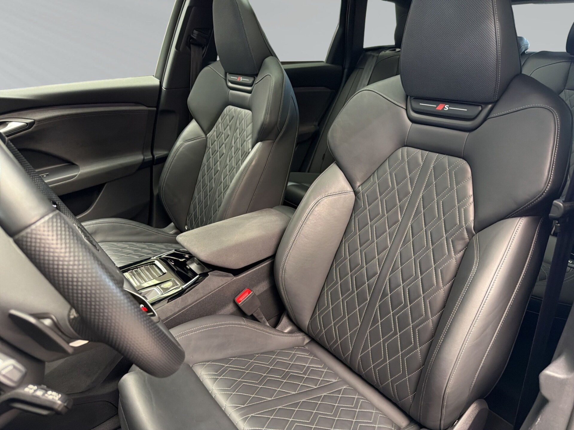 Audi SQ6 SUV e-tron