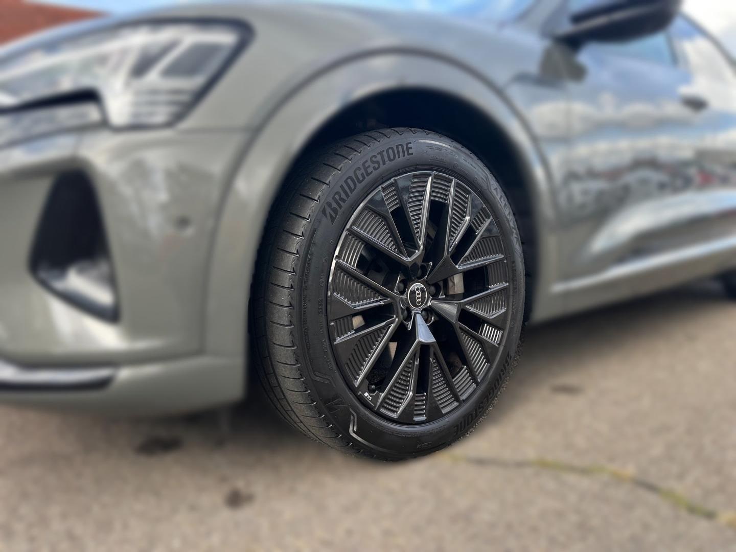 Bild über Audi Q8 Sportback e-tron advanced 50 e-tron quattro - für weitere Informationen kontaktieren Sie den Audi Partner