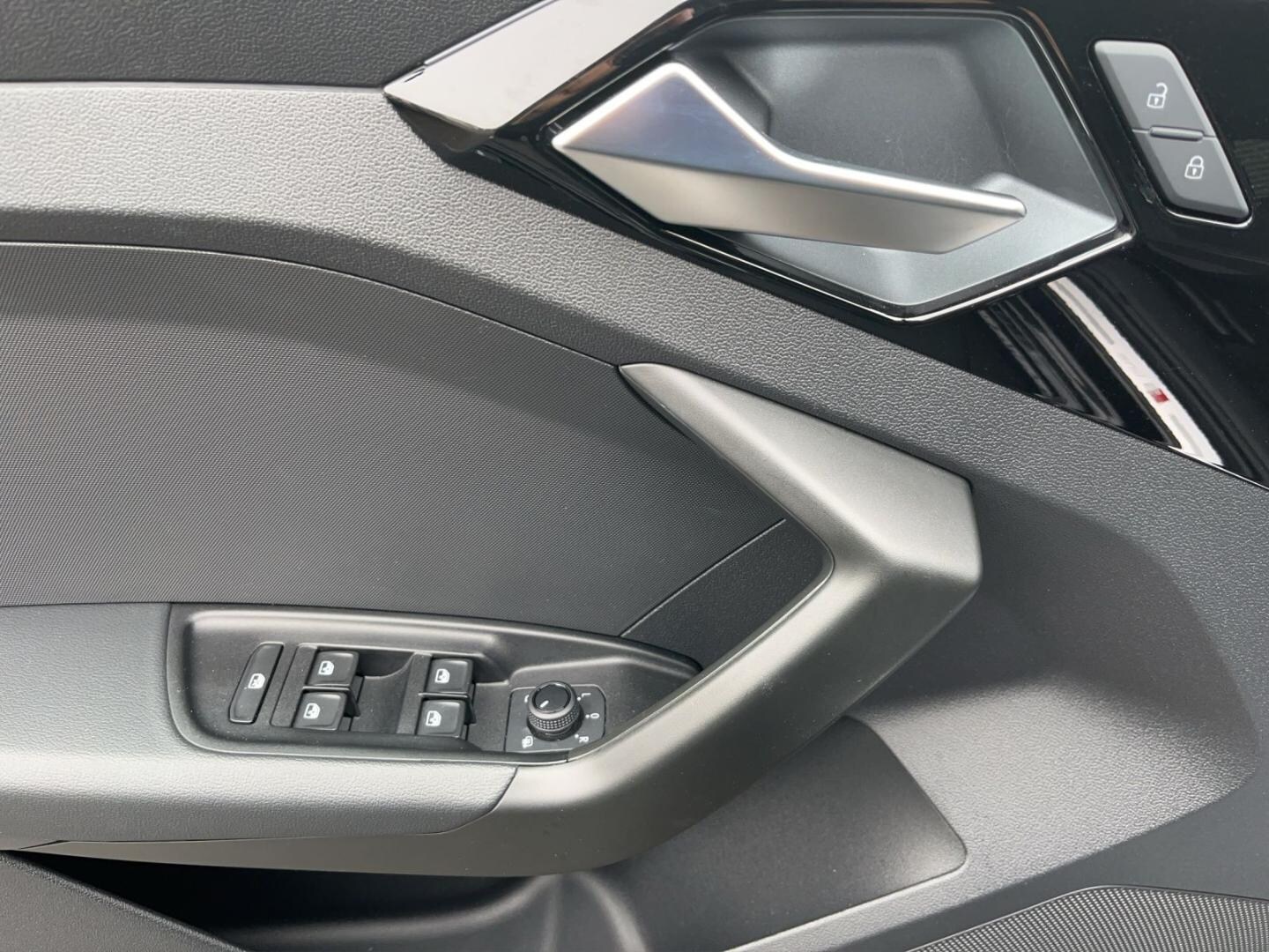 Bild über Audi A1 Sportback S line 30 TFSI S tronic - für weitere Informationen kontaktieren Sie den Audi Partner