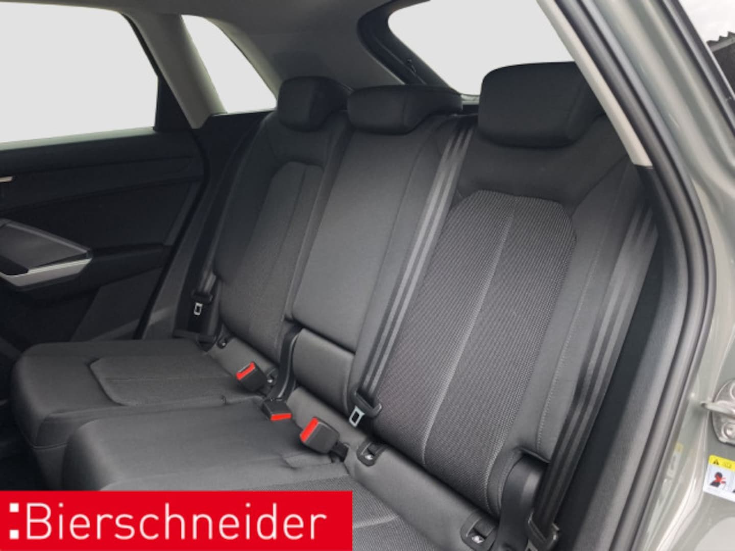 Bild über Audi Q3 advanced 35 TFSI S tronic - für weitere Informationen kontaktieren Sie den Audi Partner