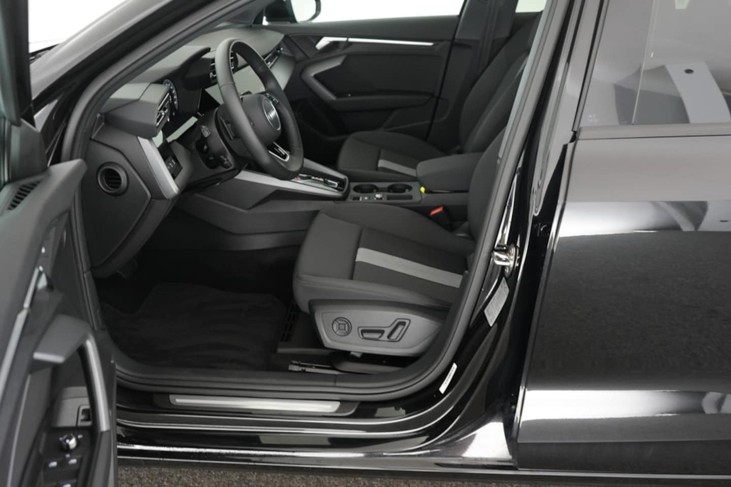 Bild über Audi A3 Limousine advanced 35 TFSI S tronic - für weitere Informationen kontaktieren Sie den Audi Partner