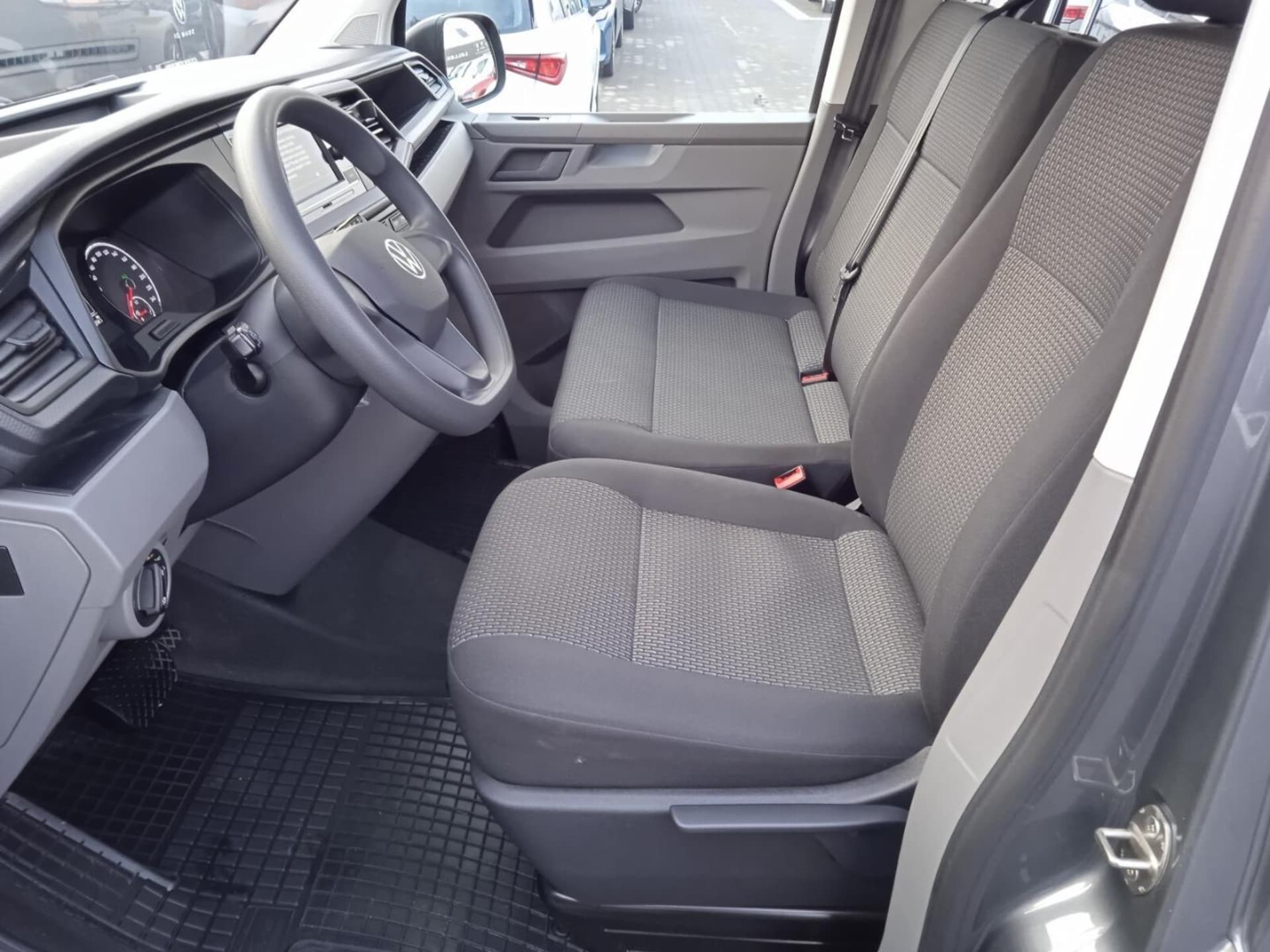 Volkswagen Caravelle 6.1 długi roztaw osi S