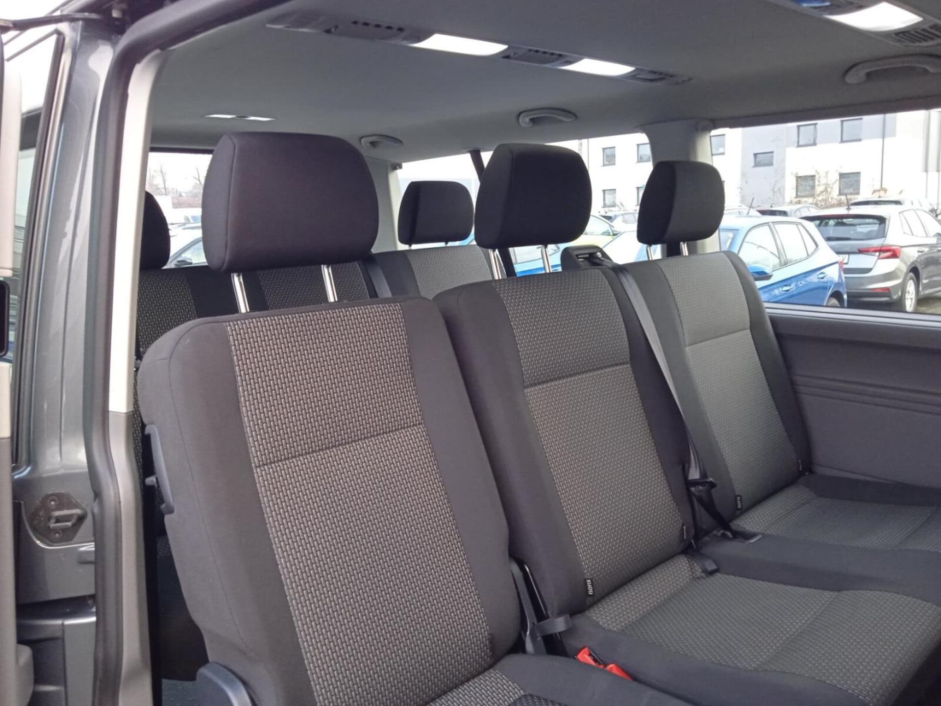 Volkswagen Caravelle 6.1 długi roztaw osi S