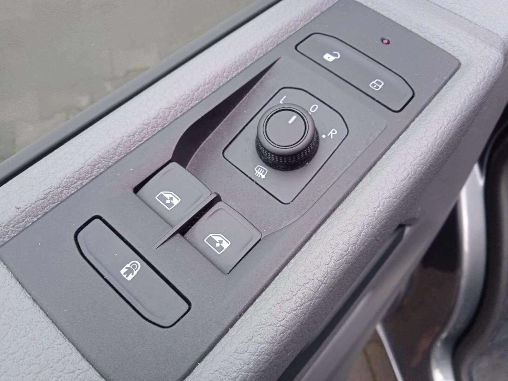 Volkswagen Caravelle 6.1 długi roztaw osi S