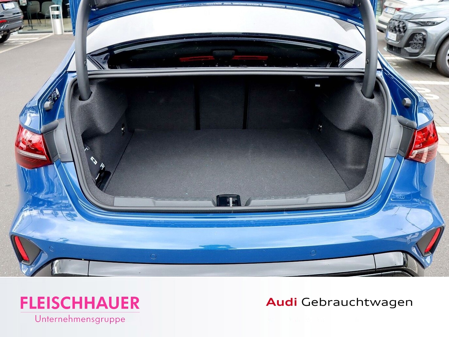 Bild über Audi RS 3 Limousine TFSI quattro 294 kW S tronic - für weitere Informationen kontaktieren Sie den Audi Partner