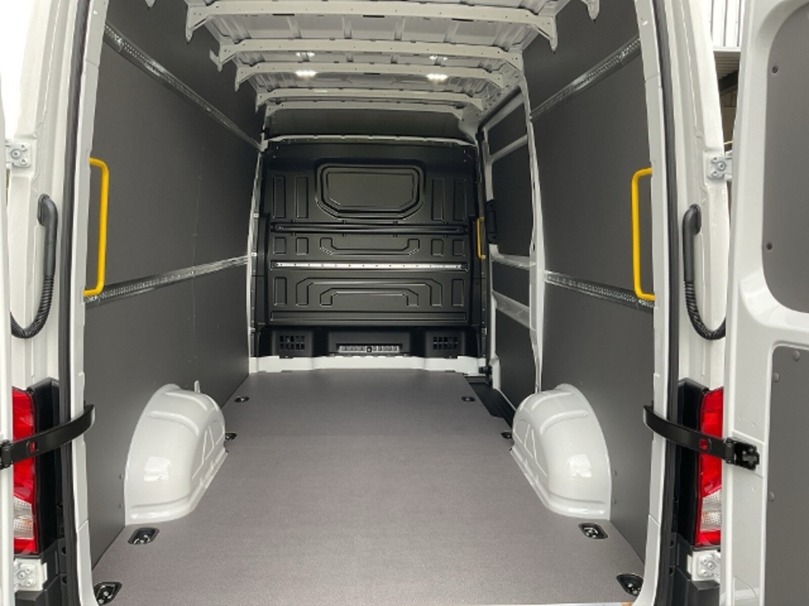 Volkswagen Crafter Kasten mittlerer Radstand – Bild 11