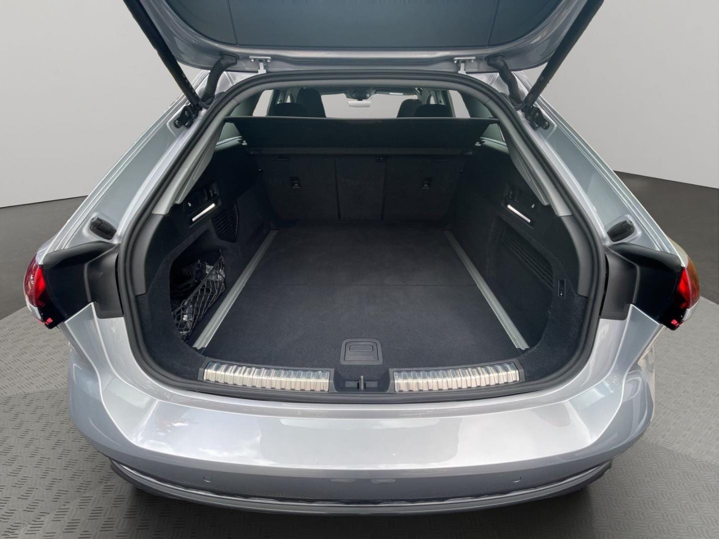 Bild über Audi A6 Avant TFSI 150 kW S tronic - für weitere Informationen kontaktieren Sie den Audi Partner