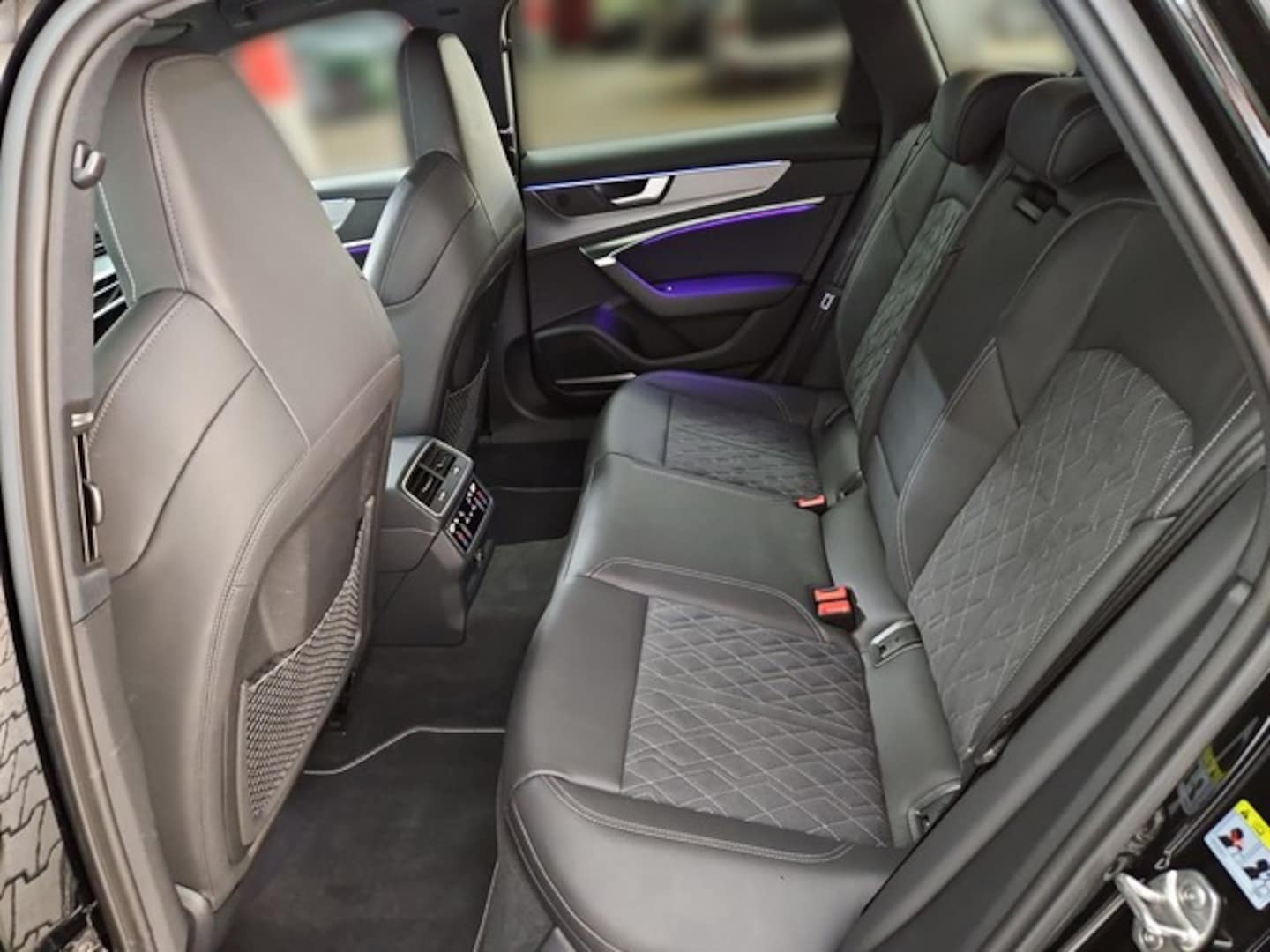 Bild über Audi S6 Avant TDI quattro tiptronic - für weitere Informationen kontaktieren Sie den Audi Partner