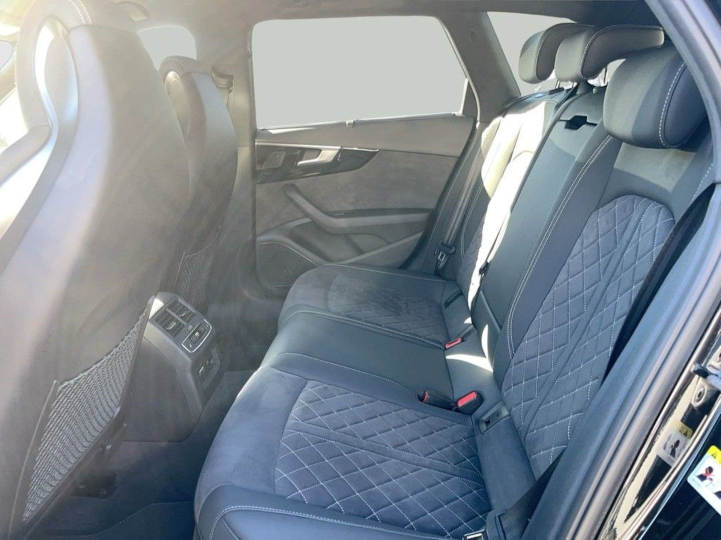 Bild über Audi A4 Avant g-tron S line 40 S tronic - für weitere Informationen kontaktieren Sie den Audi Partner