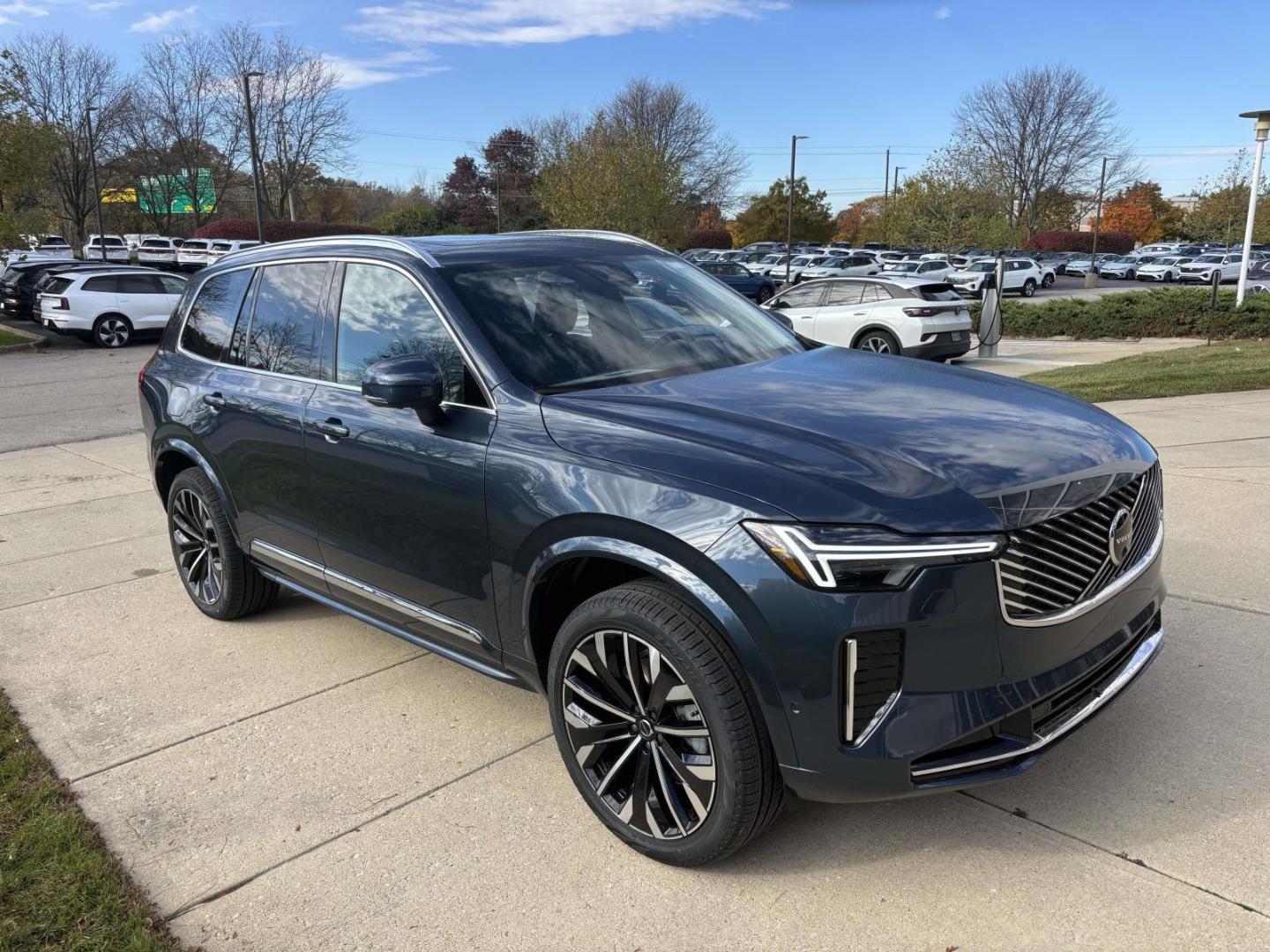 2026 Volvo XC90 B5 Plus Bright 4WD's photo