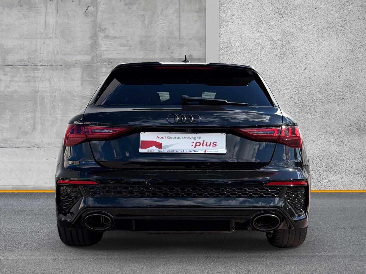 Bild über Audi RS 3 Sportback TFSI quattro S tronic - für weitere Informationen kontaktieren Sie den Audi Partner