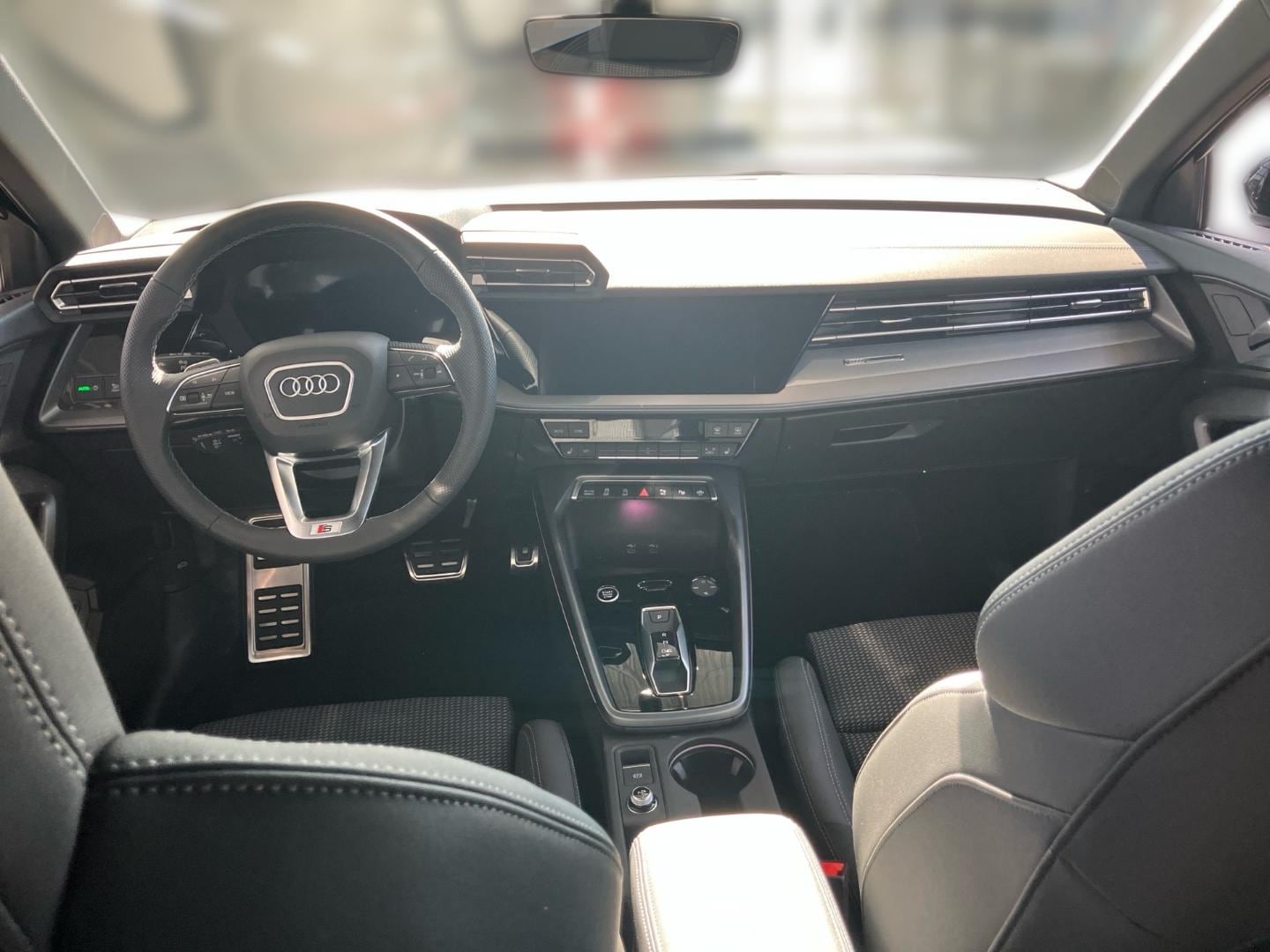Bild über Audi A3 Sportback S line 35 TFSI S tronic - für weitere Informationen kontaktieren Sie den Audi Partner