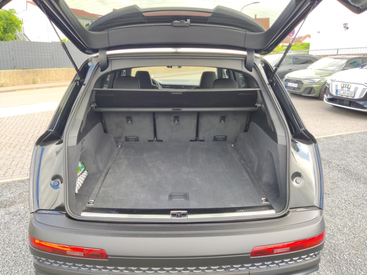 Image about Audi Q7 SUV S line 50 TDI quattro tiptronic