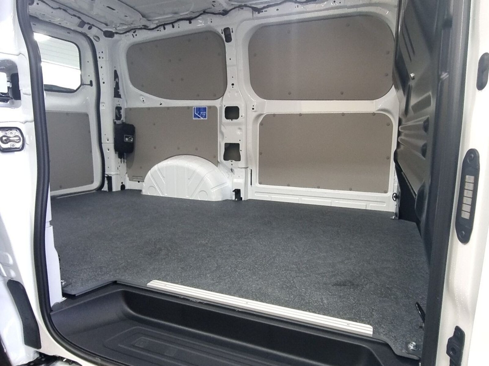Volkswagen Transporter Kasten kurzer Radstand – Bild 8