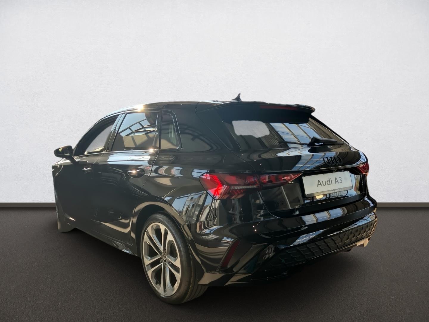 Bild über Audi A3 Sportback S line 35 TFSI S tronic - für weitere Informationen kontaktieren Sie den Audi Partner