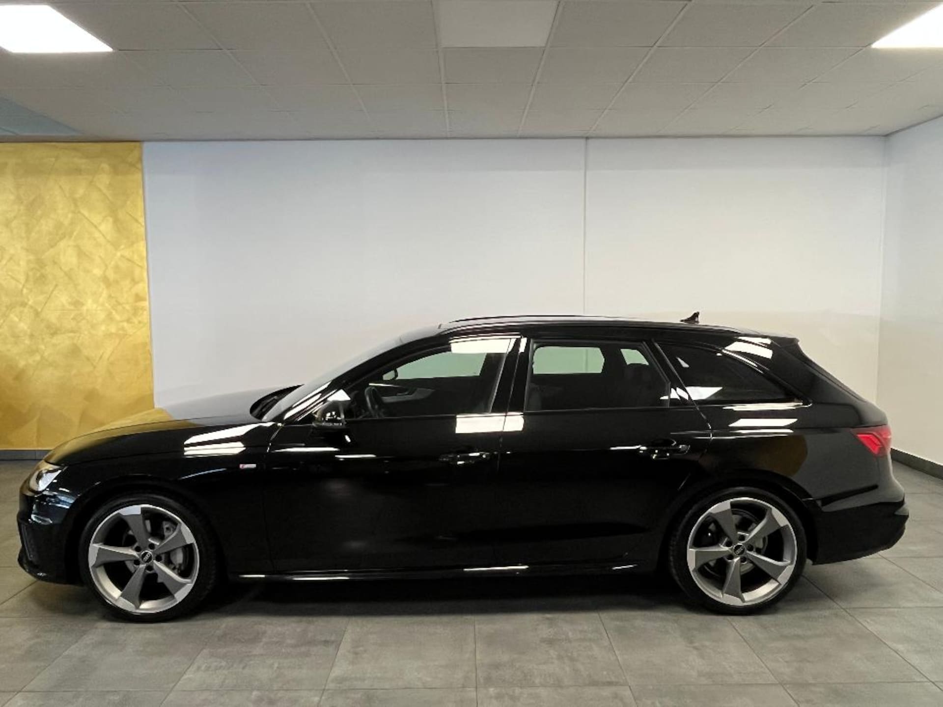 Audi A4 Avant S line