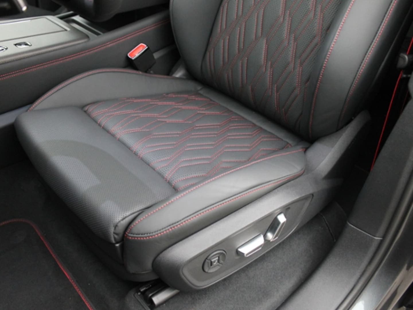 Bild über Audi Q7 SUV TDI quattro 220 kW tiptronic - für weitere Informationen kontaktieren Sie den Audi Partner
