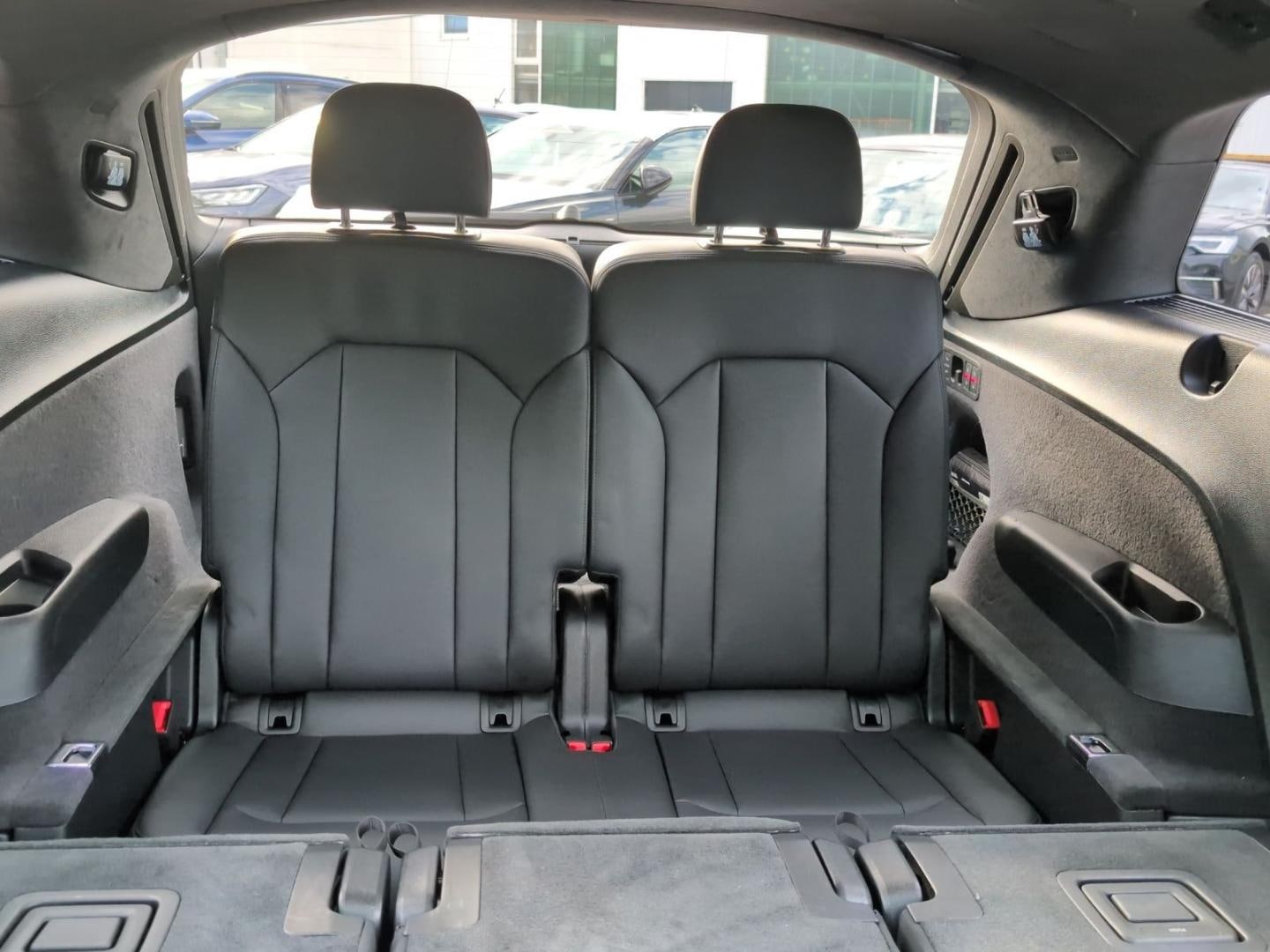 Bild über Audi SQ7 SUV TFSI quattro tiptronic - für weitere Informationen kontaktieren Sie den Audi Partner